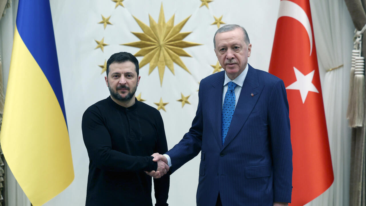 kunjungan-bersejarah-zelensky-dan-erdogan-perkuat-aliansi-di-ankara